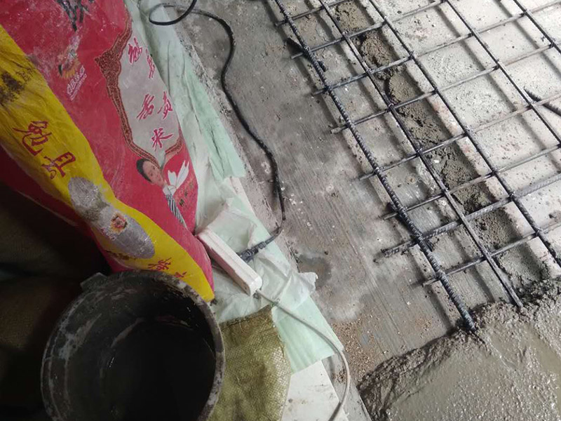 混凝土澆筑：清理場地→ 基坑開挖 → 測量放樣 → 基底整平→ 測量基坑標(biāo)高 →地基承載力檢驗 → 澆注基座砼 → 安裝圓管 → 圓管運輸 → 砼拌和 →砼運輸→ 澆筑管壁外側(cè)砼 → 監(jiān)理檢驗 → 嵌縫 → 洞口鋪砌 → 臺背回填→ 驗收分層壓實 → 監(jiān)理檢驗臺背涵頂填土