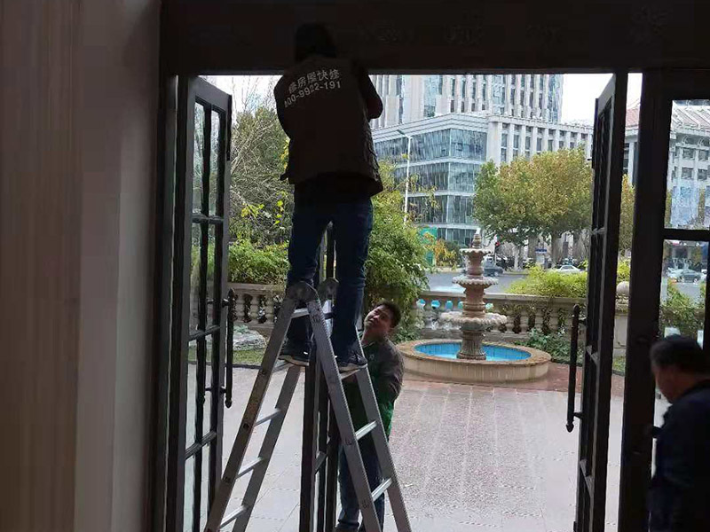 要維修防盜門應該找哪家鄭州維修公司，鄭州防盜門變形關不上怎么維修