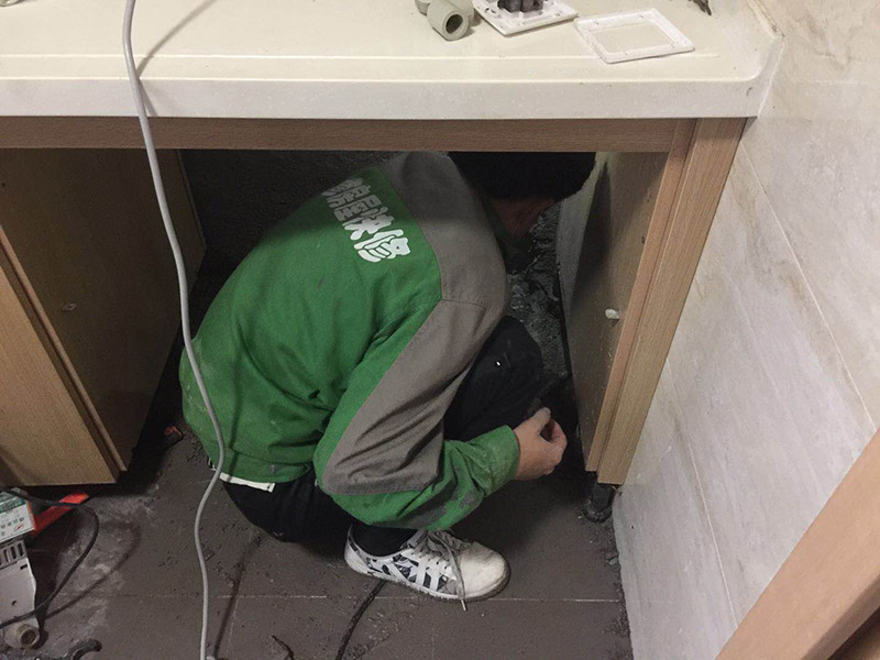 鄭州房屋維修公司哪家水電改造專業(yè)，鄭州鋪地磚工錢多少錢一平方