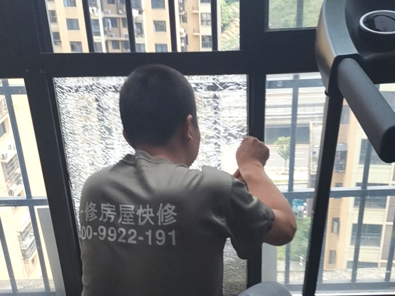 想清理紗窗卻會(huì)拆不會(huì)裝？預(yù)約紗窗上門(mén)安裝，輕松又方便
