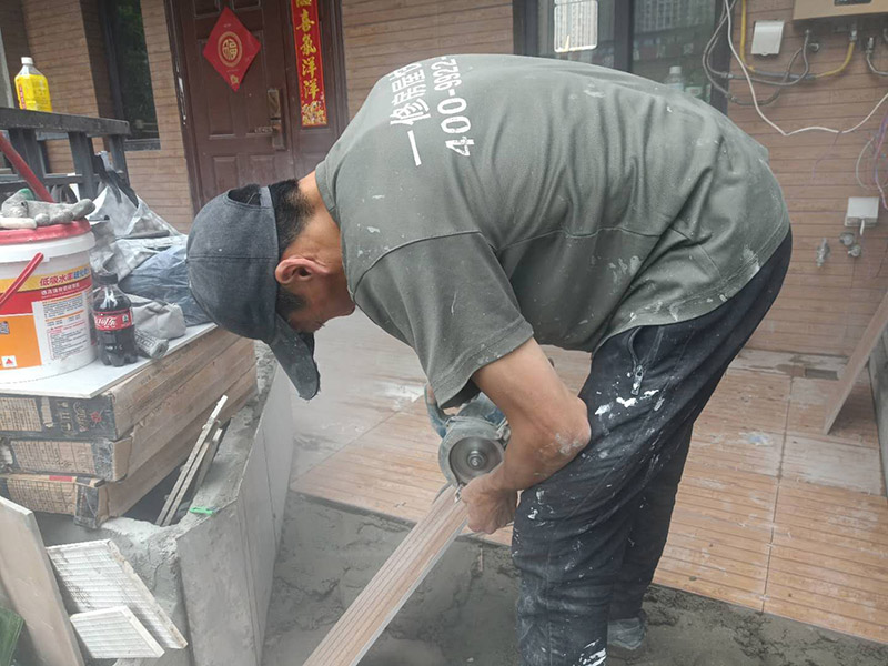 婁底哪家維修公司的工人比較可靠，婁底請(qǐng)工人換一塊瓷磚多少錢