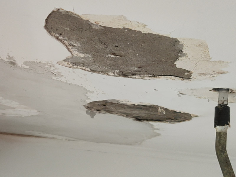 頂面墻面反水固化：1、表面處理：剛施工好的地面不要立馬涂地坪漆，地面灰塵、污漬要清理干凈；2、噴涂環(huán)氧封閉底涂料：如果地坪標(biāo)間有間隙，較為粗糙，要對(duì)地坪表面處理干凈再進(jìn)行涂抹；3、地坪漆配置：在地坪漆加入稀釋劑，使它滲透到地面內(nèi)層、增加防透性。