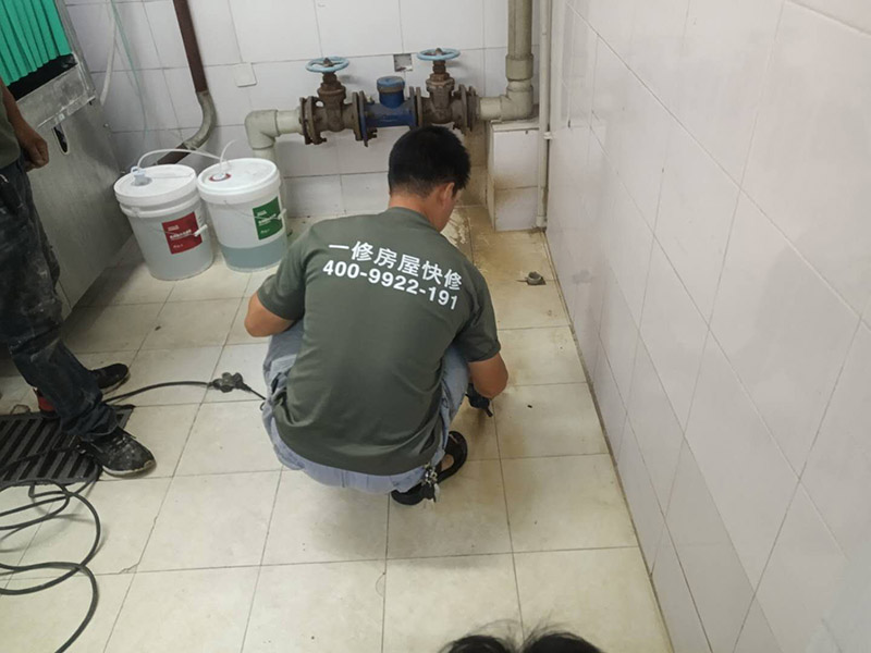 家里的自來(lái)水管維修基本技能，快速處理廚房的小pvc管漏水