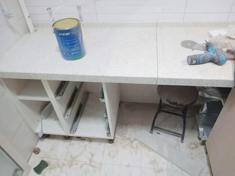 安裝燈具的師傅電話，吊燈、客廳燈和壁燈分別有什么安裝不同之處