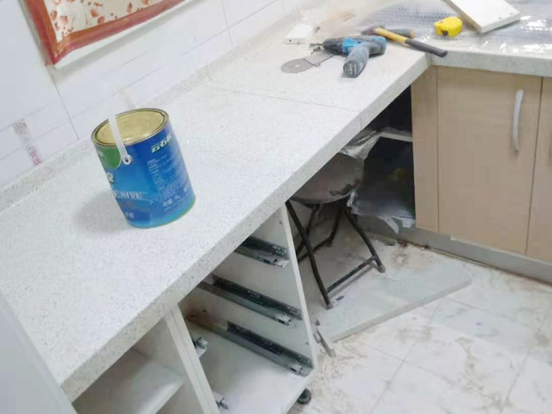 安裝燈具的師傅電話，吊燈、客廳燈和壁燈分別有什么安裝不同之處