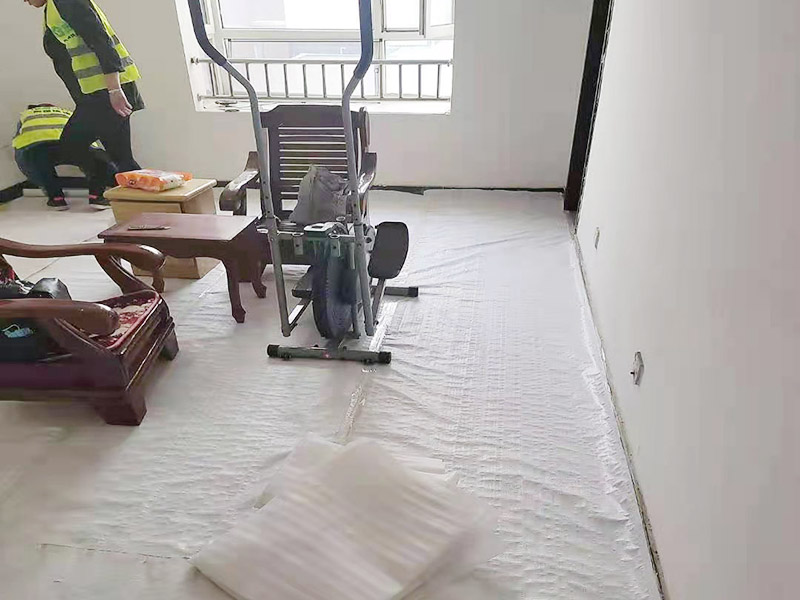木地板有小坑應(yīng)該怎么處理，熱脹冷縮讓地板恢復(fù)平整，木地板維修公司