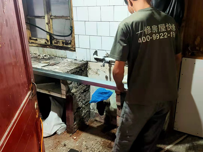 整體櫥柜維修知識(shí)知多少|(zhì)整體櫥柜維修應(yīng)該找誰，哪些是能免費(fèi)處理的