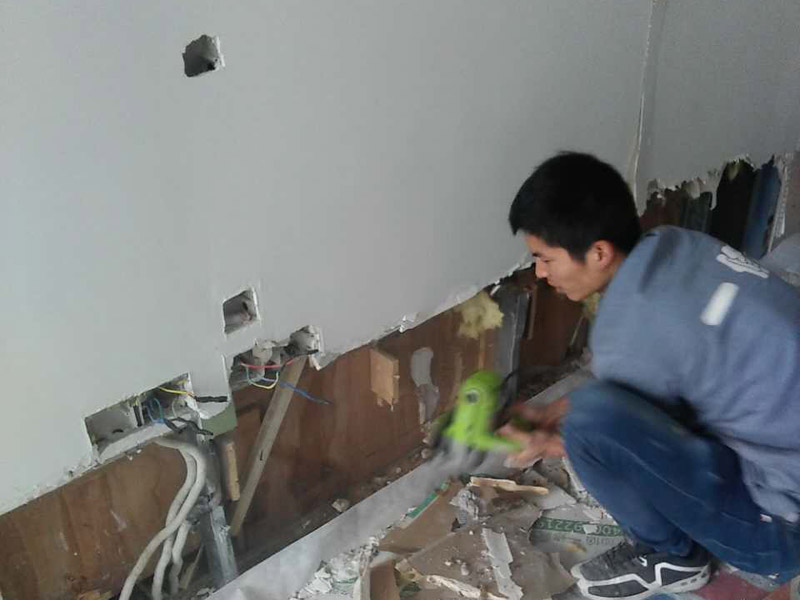 深圳墻壁滲水找哪家公司好，深圳墻壁滲水怎么找源頭