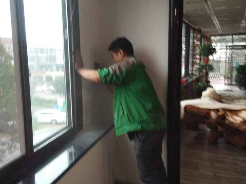 深圳天窗漏水是什么原因，深圳天窗漏水怎么維修