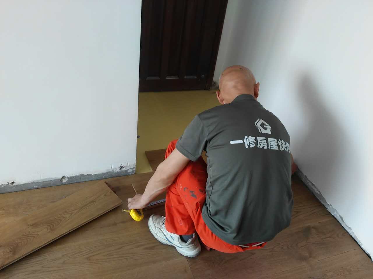一修師傅告訴你踢腳線安裝的要點(diǎn)，原來(lái)