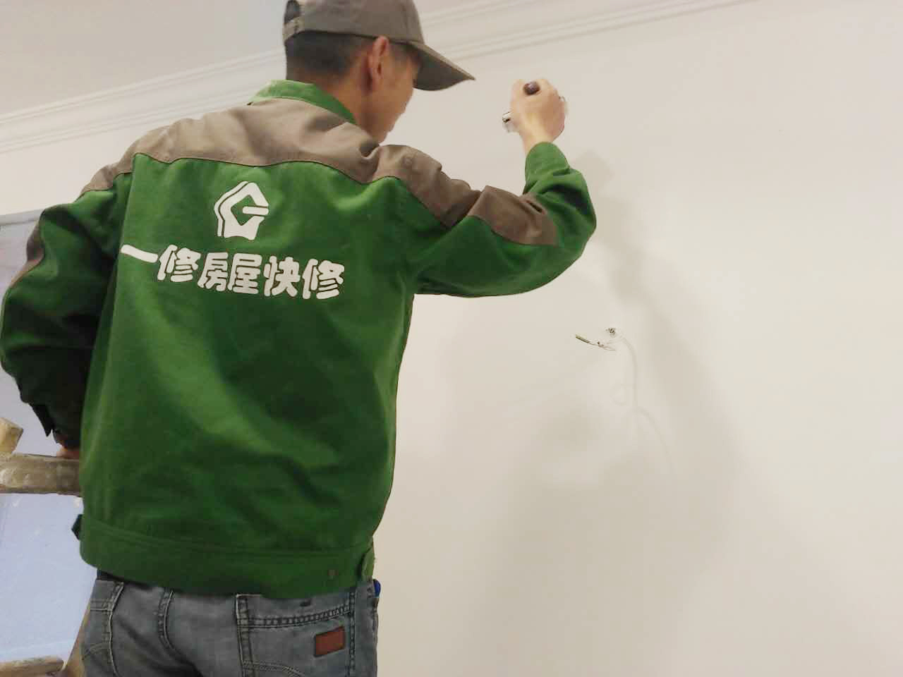 刷墻刮膩?zhàn)右c(diǎn)分享，一修告訴你怎樣刮