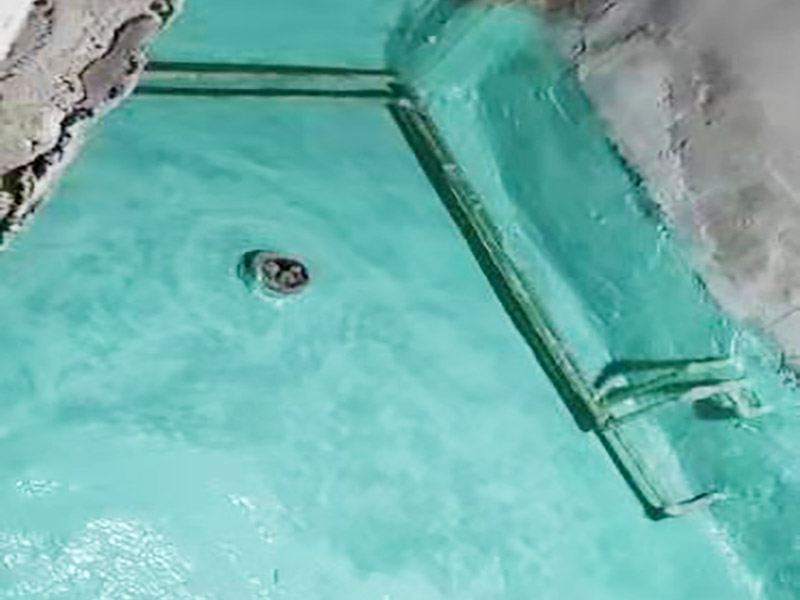 老房衛(wèi)生間水管漏水，衛(wèi)生間暗管從墻里