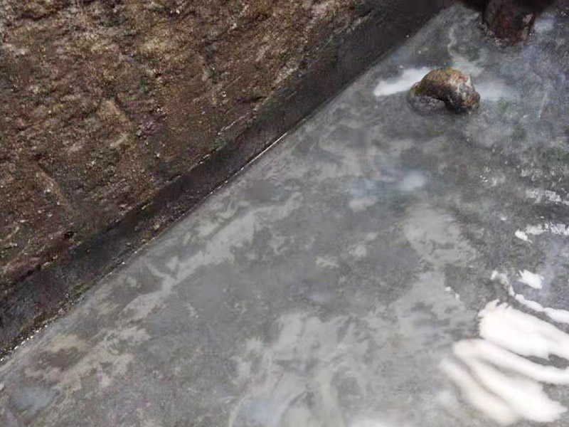 廚房地面輕微滲漏不是很嚴(yán)重，防水補漏