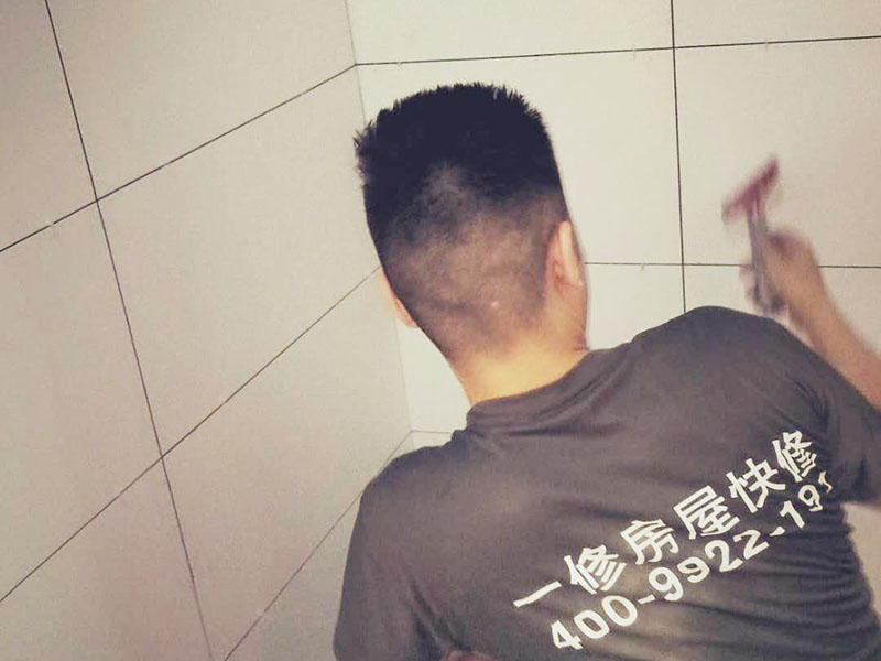 重慶老房子陽(yáng)臺(tái)翻新大概費(fèi)用是多少？