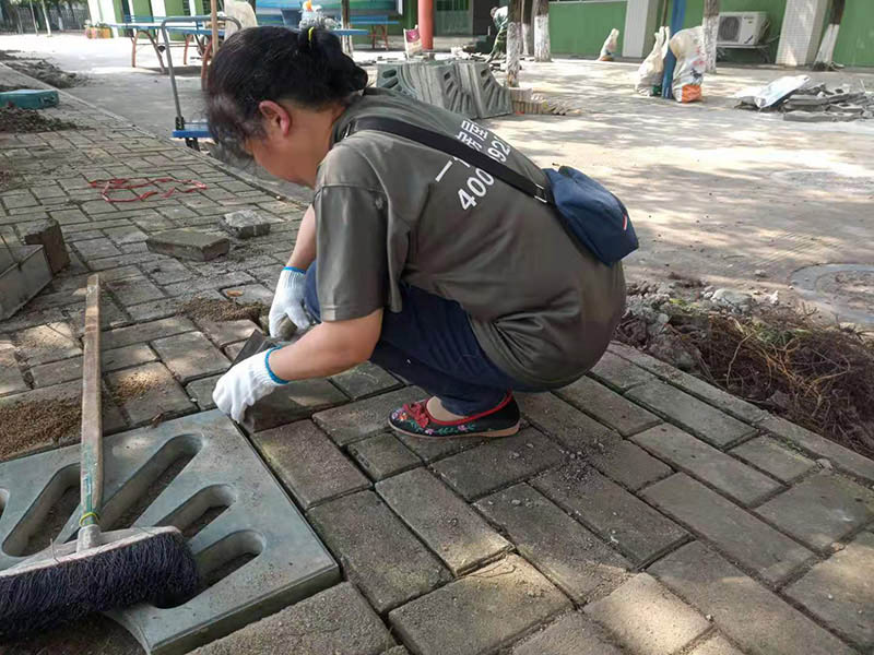 路邊地磚石材鋪裝施工流程有什么？