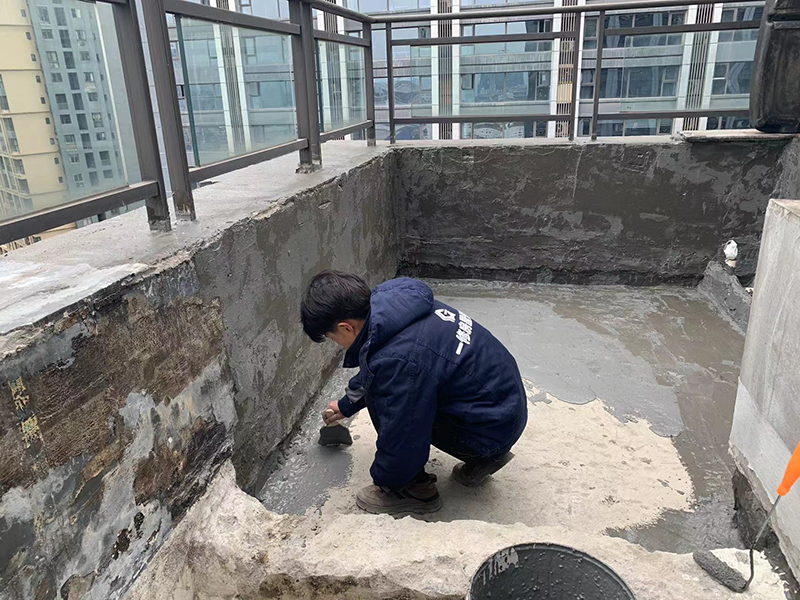露天陽臺漏水的原因有哪些，怎么處理